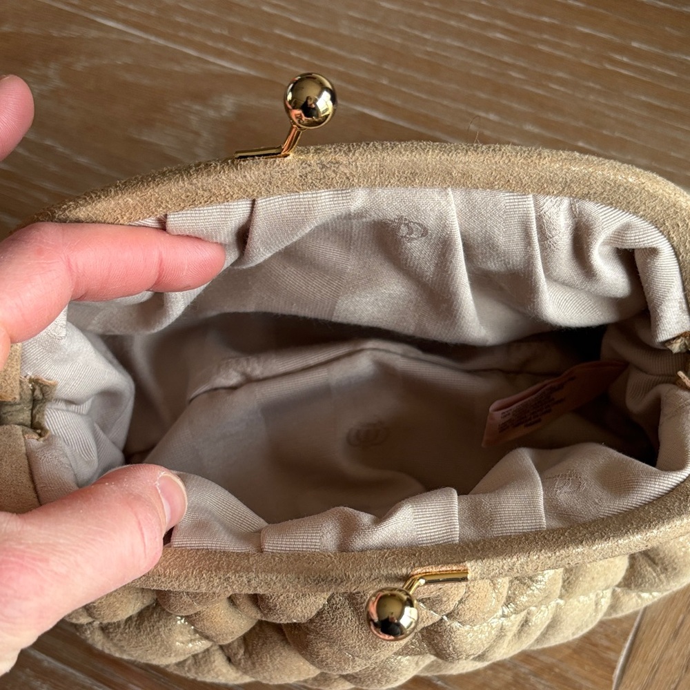 Juicy Couture Quilted Tan Suede Kiss-Lock Coin Pouch - Picture 4 of 6